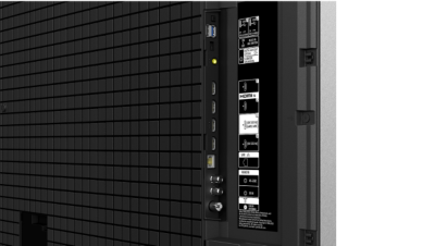 Vue détaillée des ports de connexion HDMI au dos du téléviseur