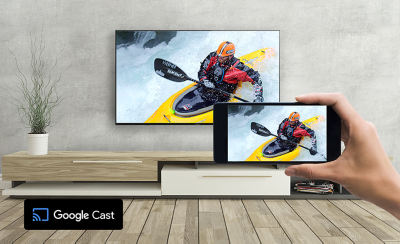 TV BRAVIA chiếu cảnh chèo thuyền kayak từ điện thoại thông minh bằng Google Cast.