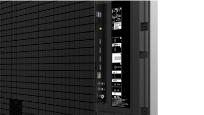 Крупним планом порти HDMI на задній панелі телевізора.