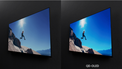 Два похилі екрани за допомогою технології QD-OLED, які відображають яскраві поля тюльпанів, помітні навіть на стороні.