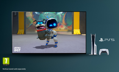 Téléviseur affichant une scène du jeu vidéo Astro Bot, avec une console PS5 et une manette à côté. Une note indiquant « Socle vertical vendu séparément » est visible, de même que le logo « PEGI 7+ ».