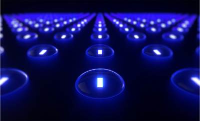 Hileras de cúpulas transparentes iluminadas por luces azules que representan los mini LED.