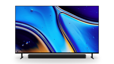 Телевізор і звукова панель попереду, скріншот космічної битви та вибухів навколо Місяця