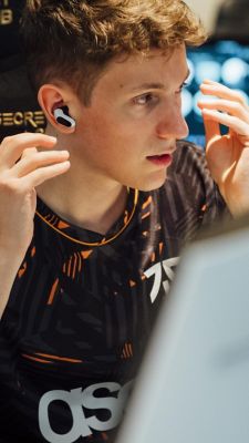Image of Fnatic VALORANT pro player Boaster testing INZONE Buds