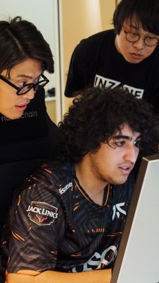Image of Fnatic VALORANT pro player Alfajer collaborating with the Sony INZONE product planning team