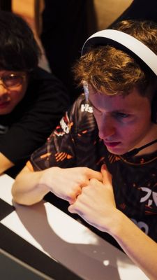 Image of Fnatic VALORANT pro player Boaster collaborating with the Sony INZONE product planning team