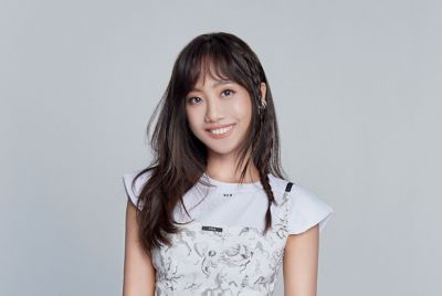 An image of Ariel Tsai standing in front of a monochromatic background.