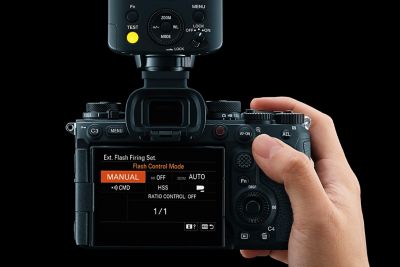Interfaz de usuario con opciones de control de flash desde una cámara compatible