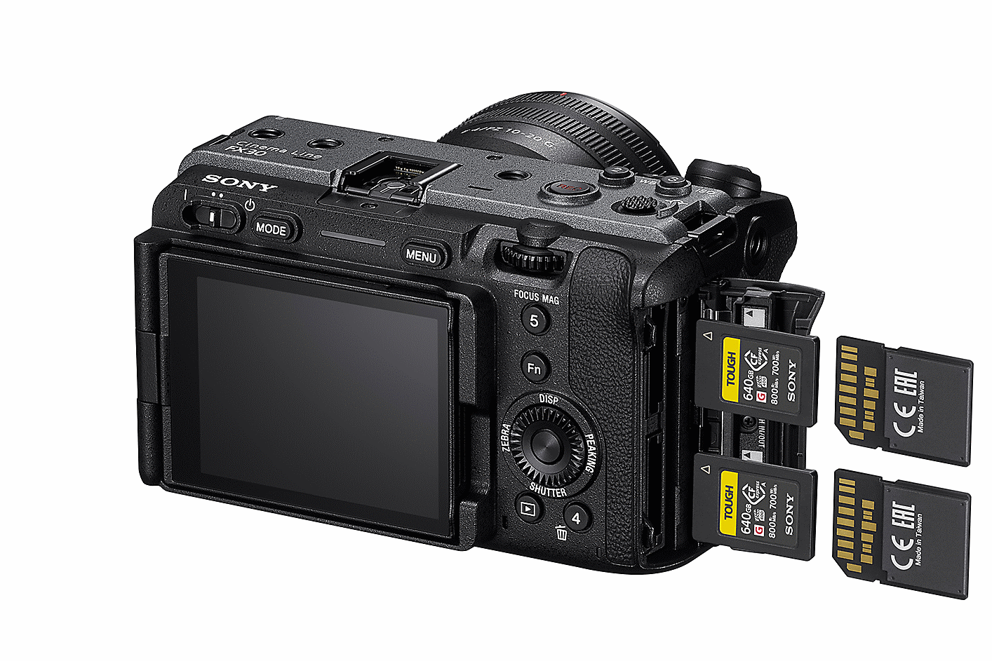 SD kart ve CFexpress kartlar bulunan fotoğraf makinesi