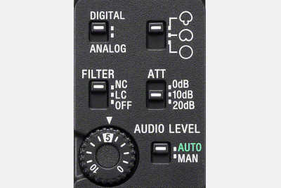 Slika stražnje ploče mikrofona ECM-B10 na kojoj se mogu vidjeti kontrolni prekidači i kotačići