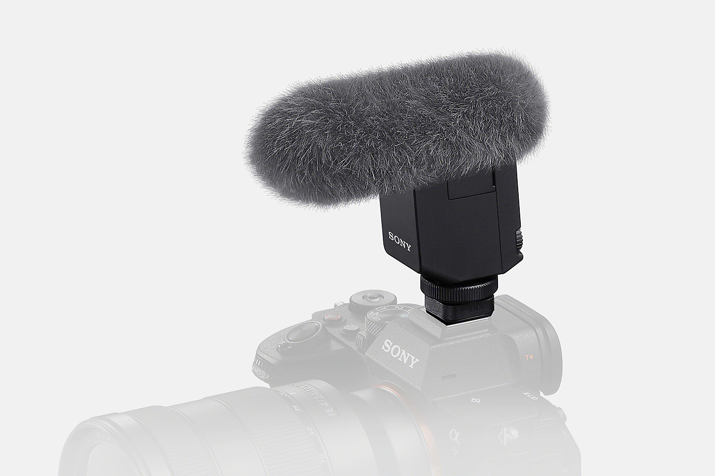 Produktový snímek mikrofonu ECM-B10 s kožešinovou ochranou proti větru