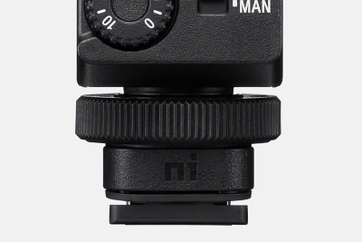 La imagen enfocada en la parte entre la zapata y el panel posterior que reduce el ruido de vibraciones de baja frecuencia