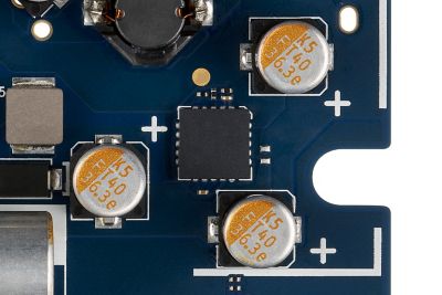 Närbild på LDO-regulatorn med extremt lågt brus