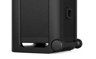 Cận cảnh mặt dưới loa ULT TOWER 9AC cho thấy các bánh xe tích hợp