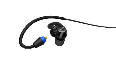 Audífonos Sony azules con un cable negro desconectado que muestra el conector y el audífono