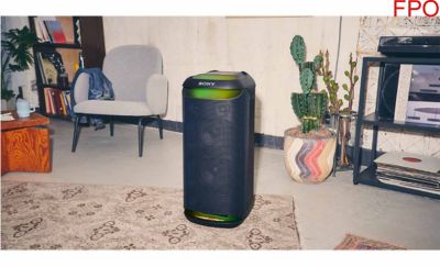 Un grupo de parlantes ULT con TOWER 9 en el centro, todos reproduciendo música