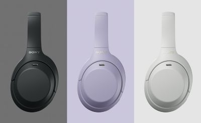 Imagine cu perechi de căști WH-1000XM4C din lateral, disponibile în negru, argintiu platină și lavandă