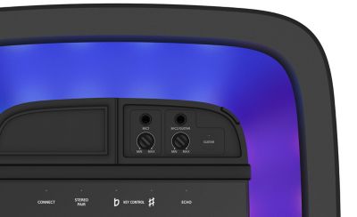 Un primer plano de los botones de conexión en la parte superior del parlante ULT TOWER 9