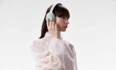 Controlul tactil pe căștile Sony WH-1000XM4C
