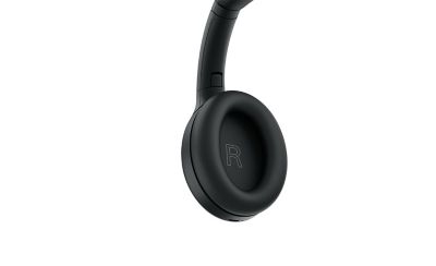 Cupa din partea dreaptă a WH-1000XM4C, modelul negru, marcată cu identificatorul R