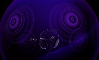 Audífonos tipo diadema negros con micrófono sobre un fondo negro y morado con círculos e iluminación morados.