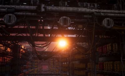 Der Spielort zeigt die kontrastreiche Optik des Sonnenuntergangs.