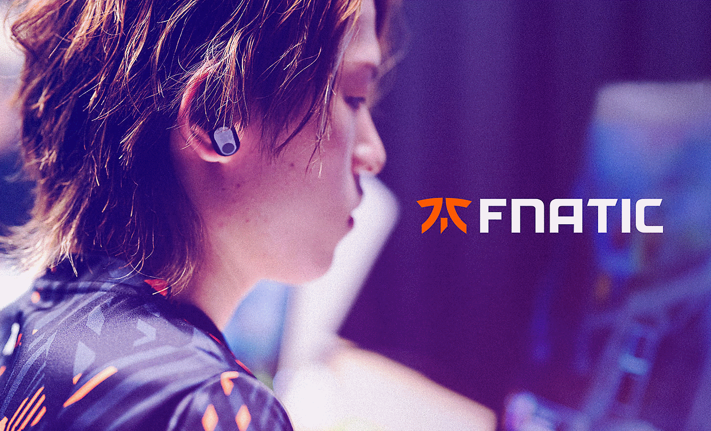 A FNATIC gamer wearing the INZONE Buds