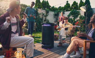 Image of people enjoying the Karaoke and DJ function on the SRS-XV900 wireless speaker 