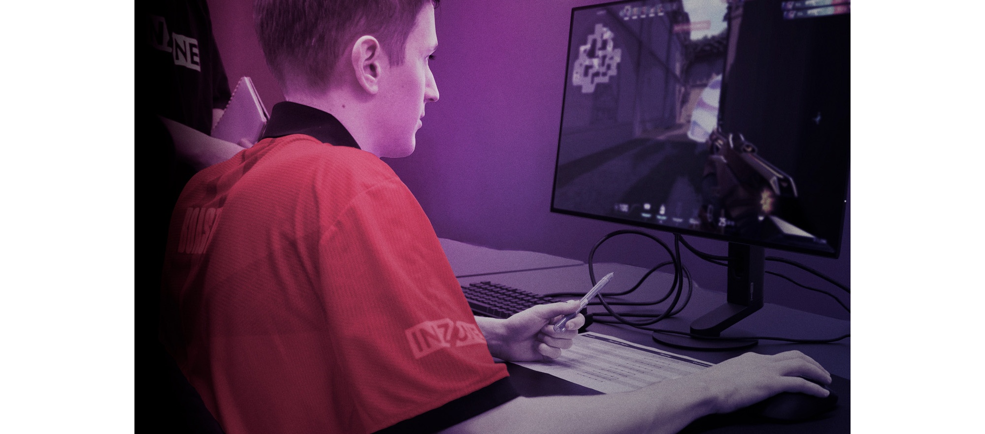 Fnatic professional esports player using Sony INZONE M10S II