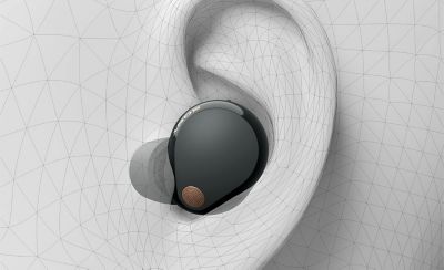 Image of the WF-1000XM5 headphone sitting inside a 3-D drawing of an ear
