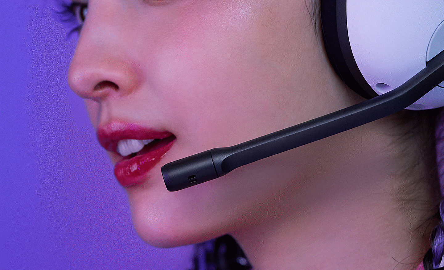 Close-up of a gamer using the bidirectional boom microphone that is part of the INZONE H5 headphones
