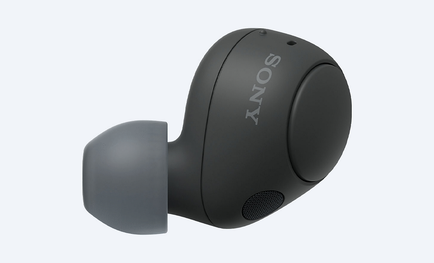 一個黑色 WF-C700N 耳塞式耳機的側面特寫照
