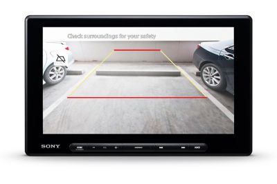 Imagen de un XAV-AX8500 colocado con la cámara de reversa que se muestra en pantalla