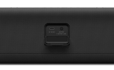 Vista posterior del ULT FIELD 3 que muestra el pequeño puerto USB tipo C con cubierta