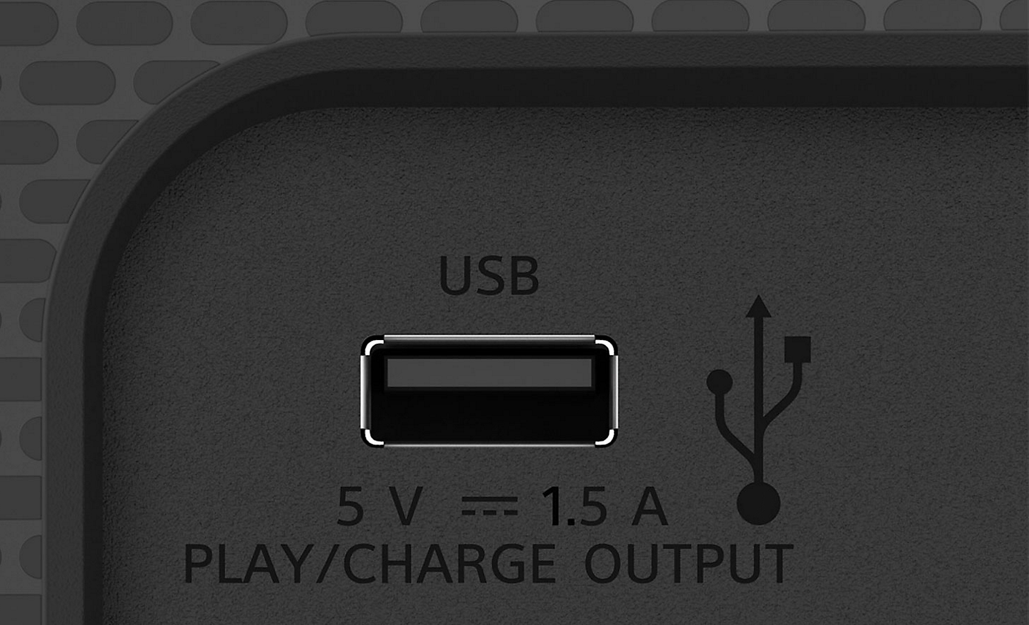 Pohľad zblízka na USB pripojenie bezdrôtového reproduktora SRS-XV900