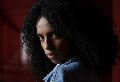 Ejemplo de imagen de un retrato de una mujer