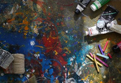 Salpicadura de pintura en el suelo