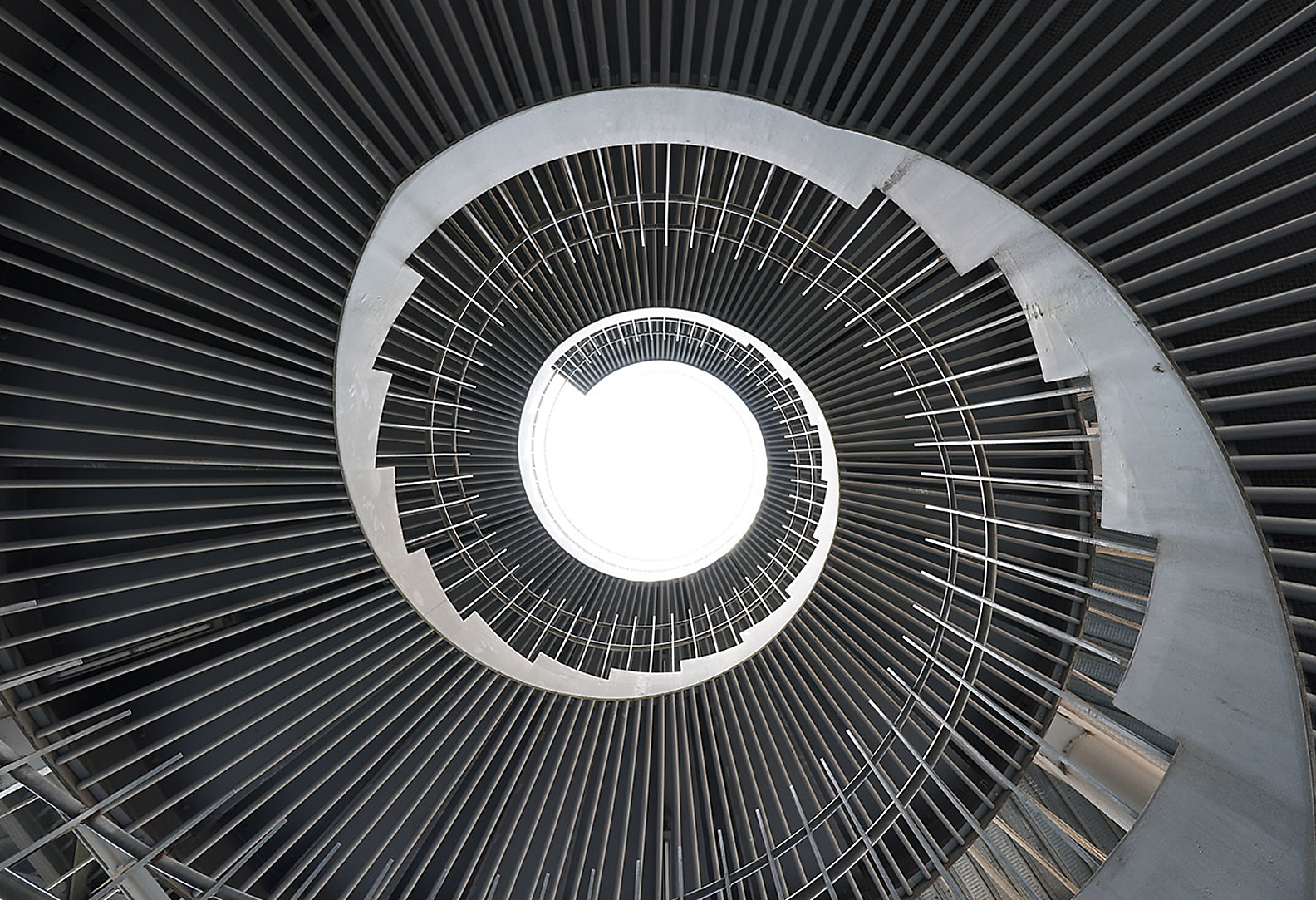 Spiral merdiven görüntüsü