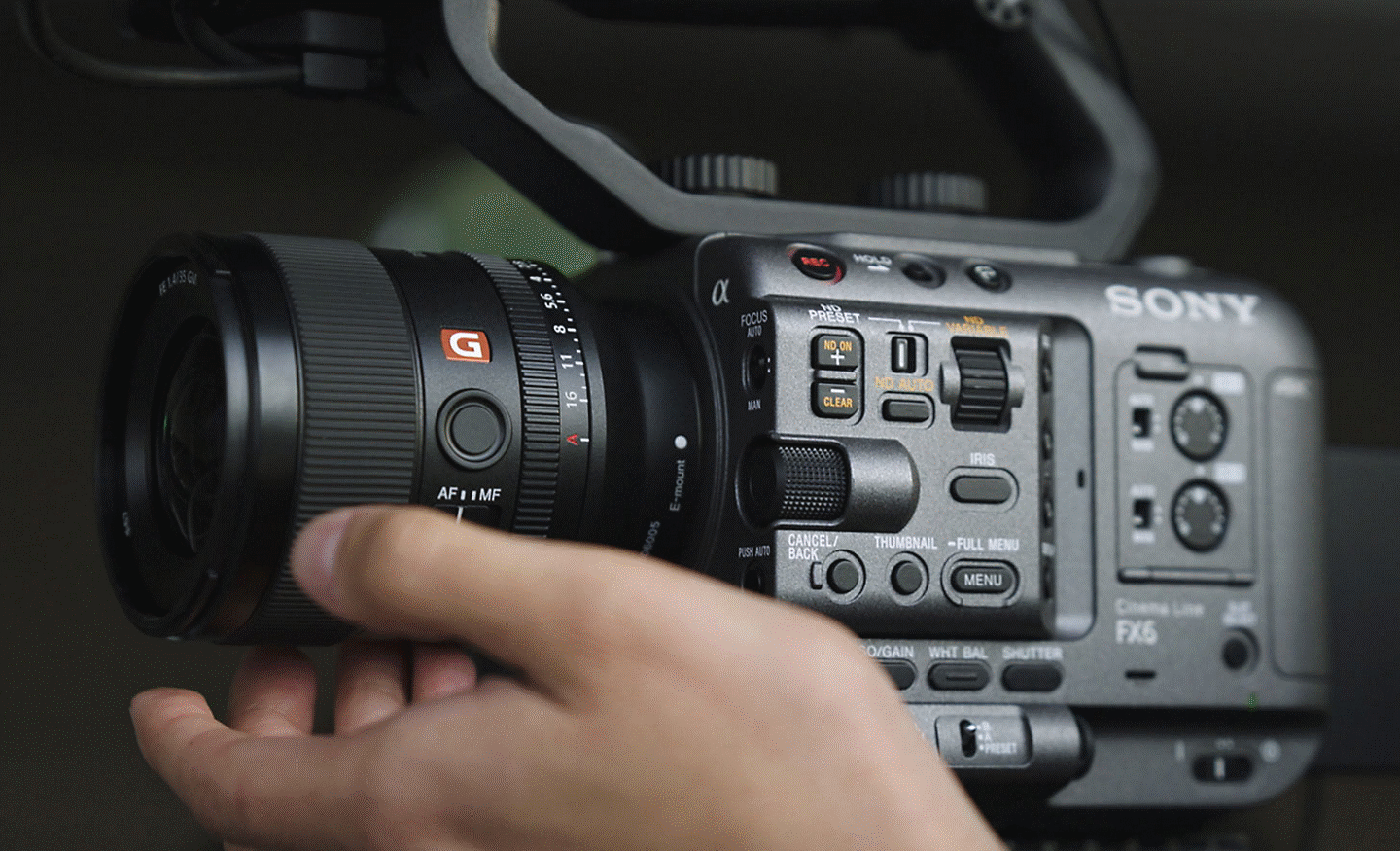 Fotografia em grande plano da FX6 a ser utilizada para filmar