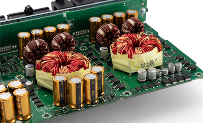 XM-6ES vidinių komponentų pagrindinėje plokštėje vaizdas stambiu planu