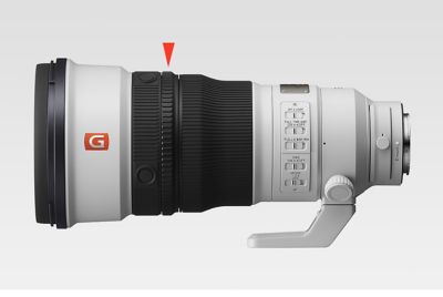 Imagen del producto que muestra la vista lateral del lente con la flecha que indica el anillo de función