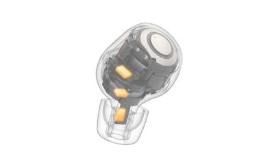 Imagen de un audífono WF-1000XM5 en la que se muestran los componentes internos, los sensores se destacan en naranja